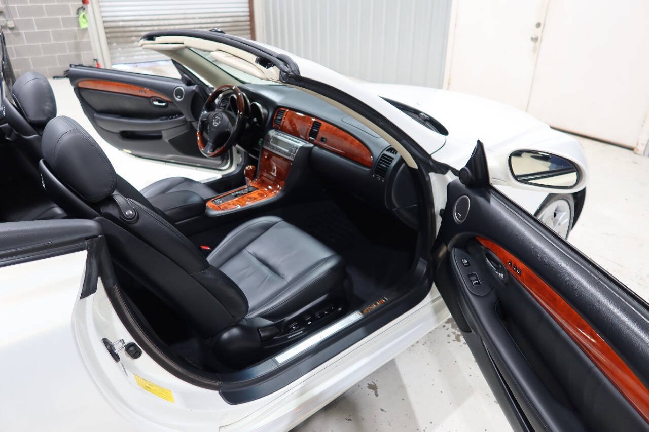 Used 2005 Lexus SC 430 Convertible RWD image 13