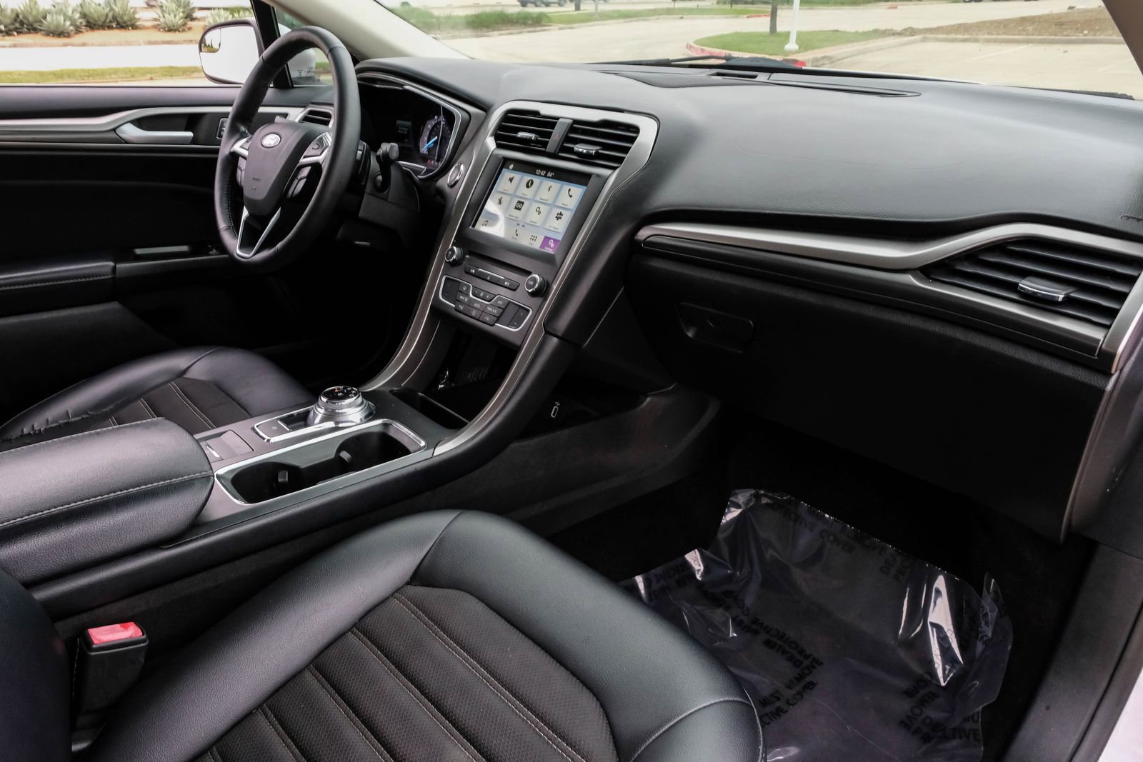 Used 2017 Ford Fusion SE w/ Equipment Group 201A FWD image 18