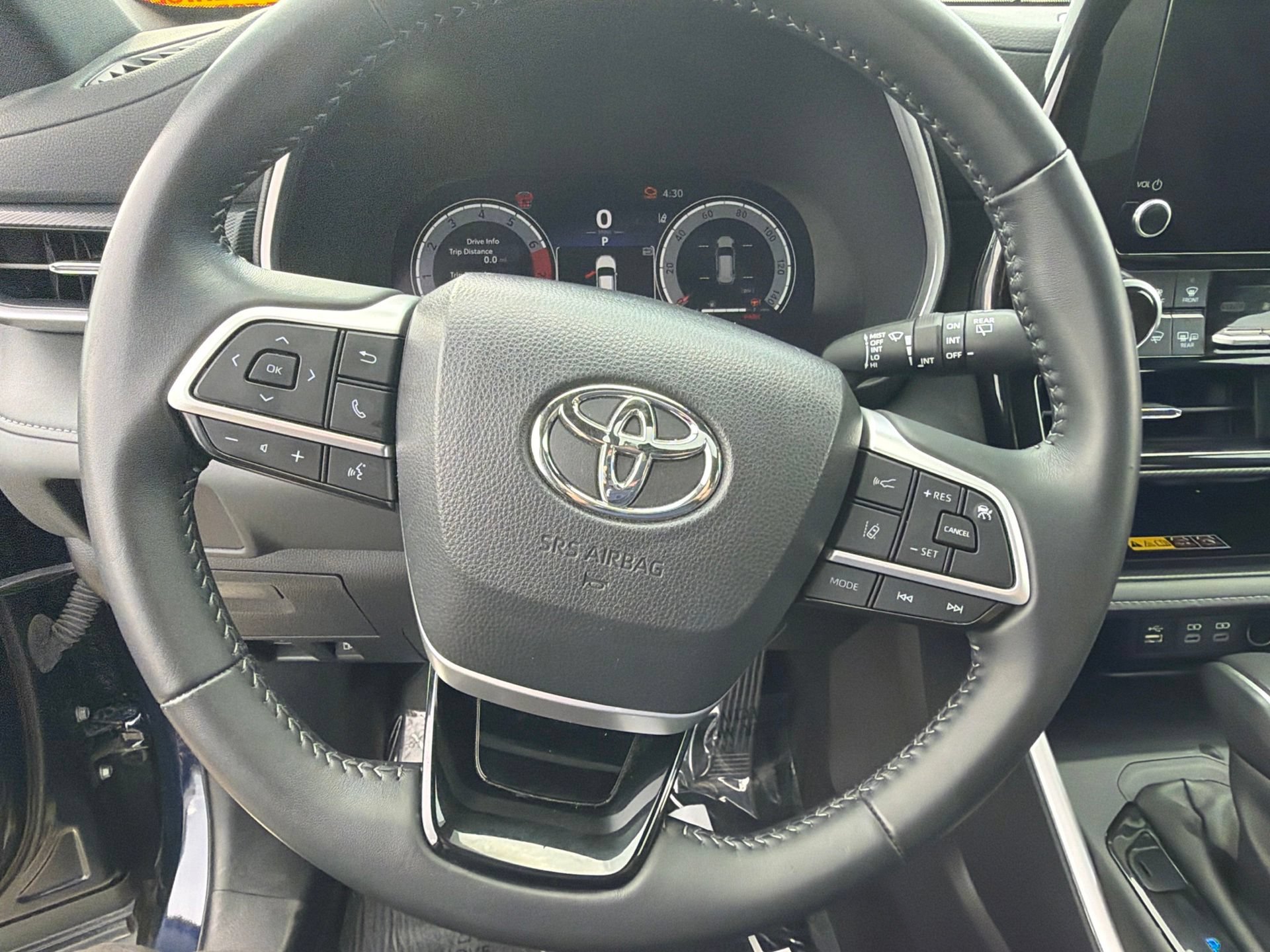 Used 2025 Toyota Highlander XSE AWD/4WD image 14