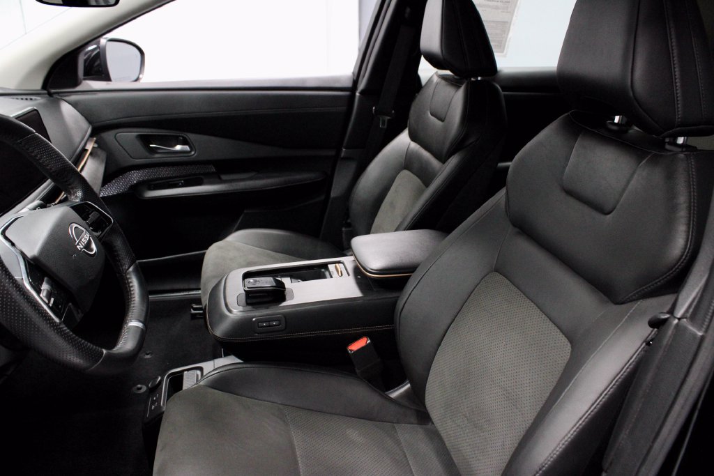 Certified 2023 Nissan Ariya AWD image 26