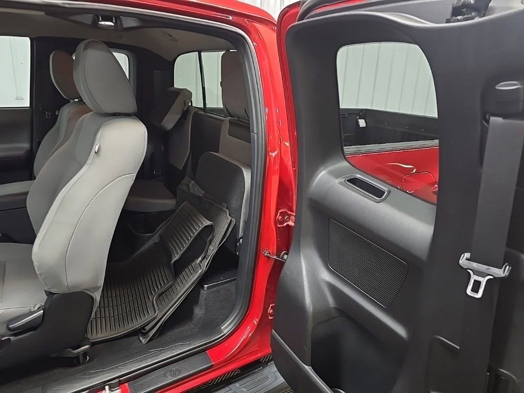Used 2019 Toyota Tacoma SR5 AWD/4WD image 18