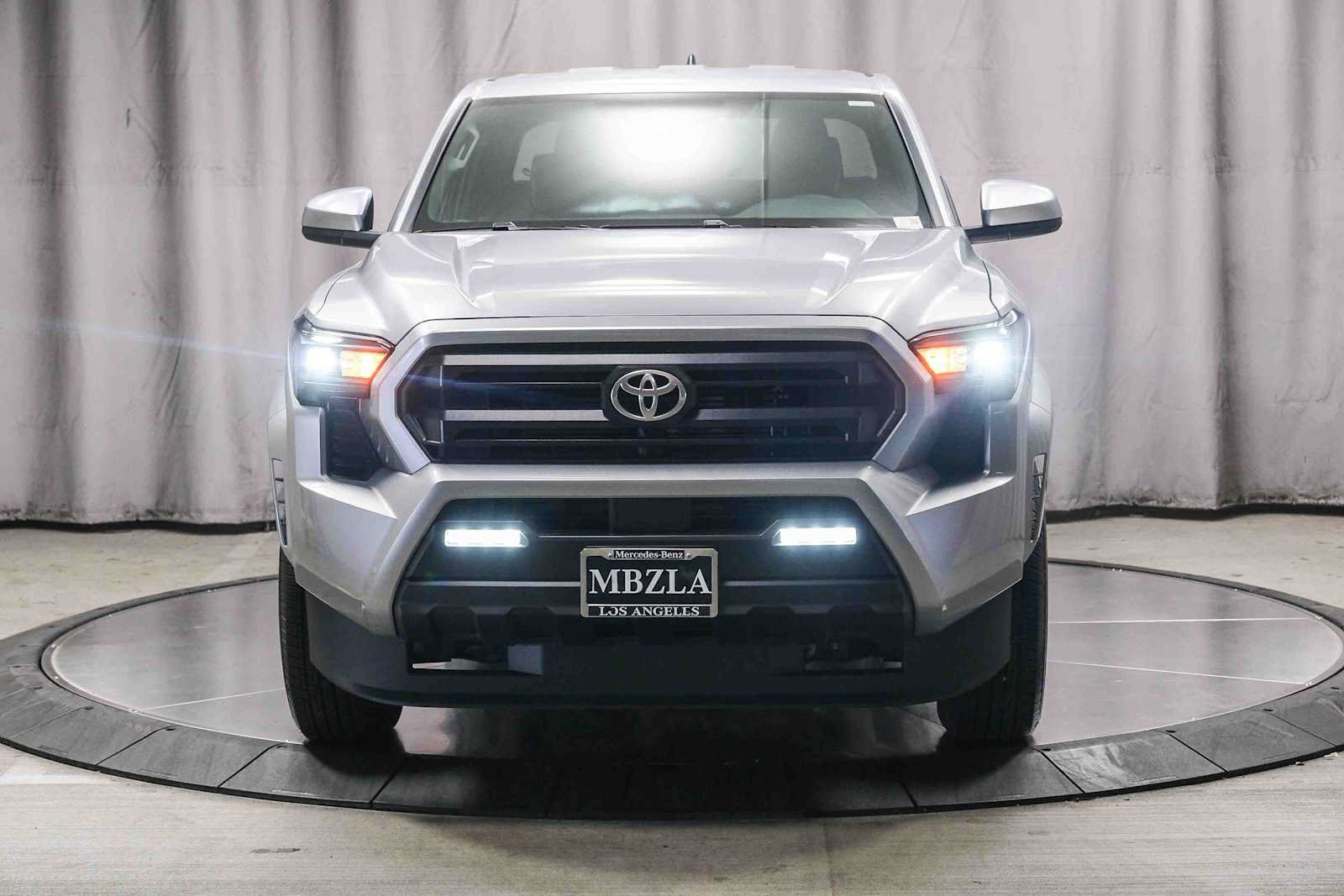 Used 2025 Toyota Tacoma SR5 RWD image 6