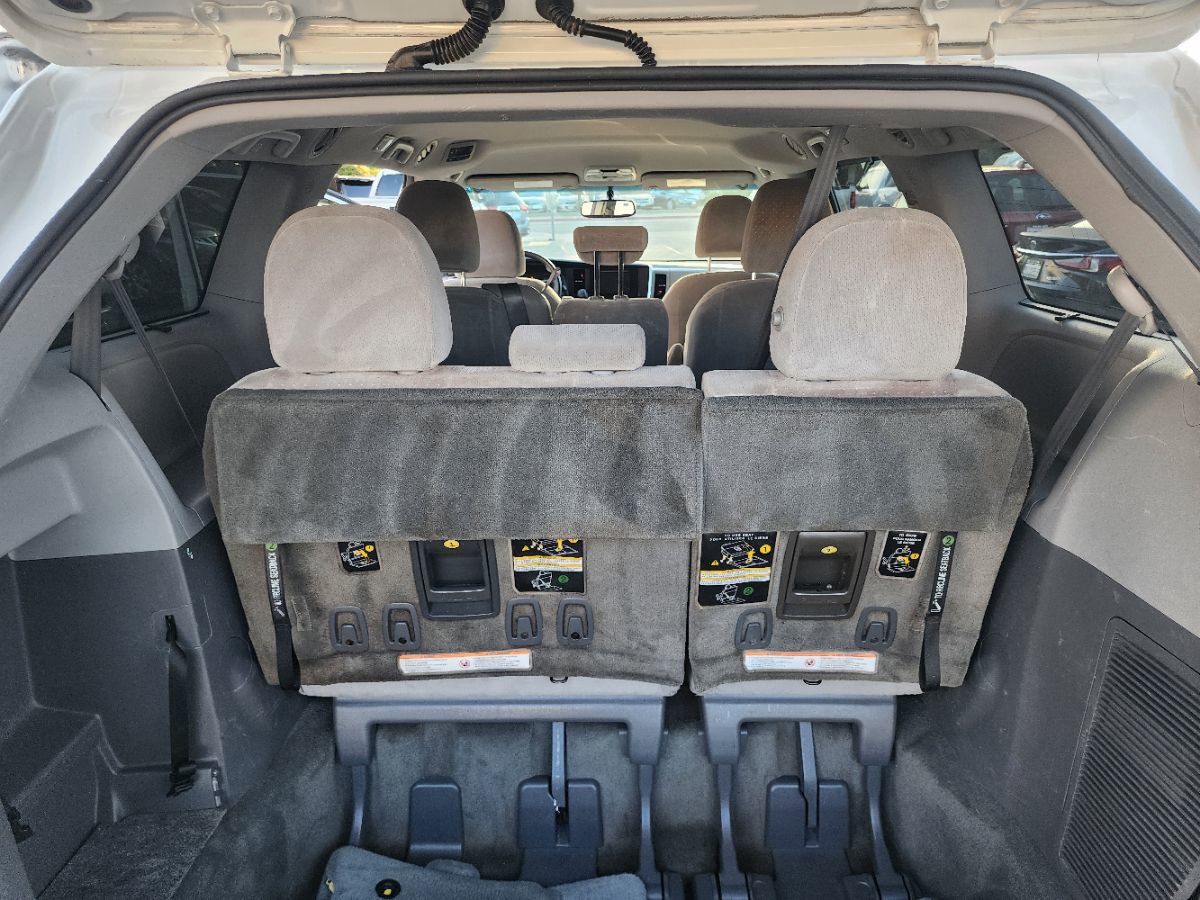 Used 2015 Toyota Sienna LE FWD image 10