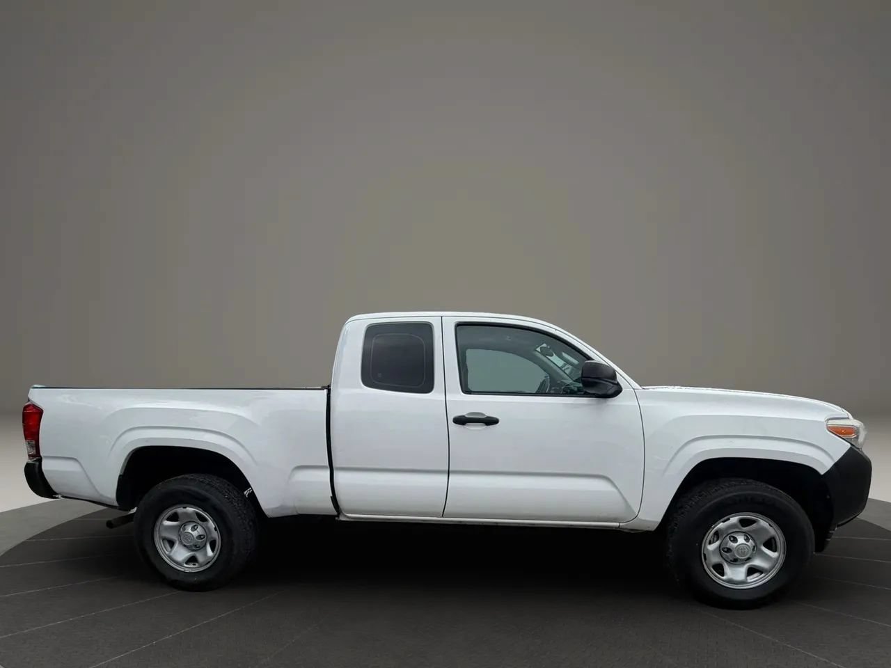 Used 2016 Toyota Tacoma SR RWD image 7