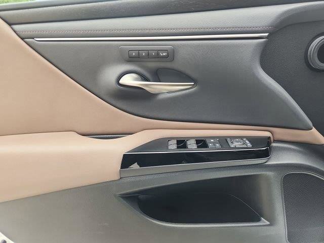 Used 2024 Lexus ES 350 w/ Premium Package FWD image 22