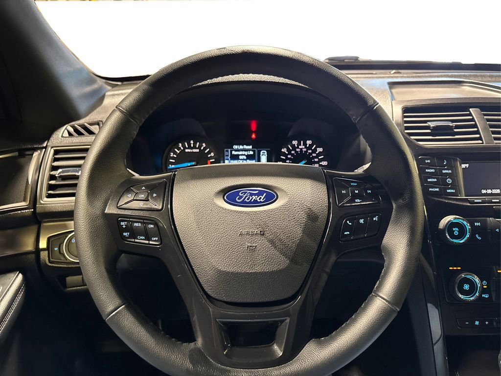 Used 2018 Ford Explorer XLT image 28