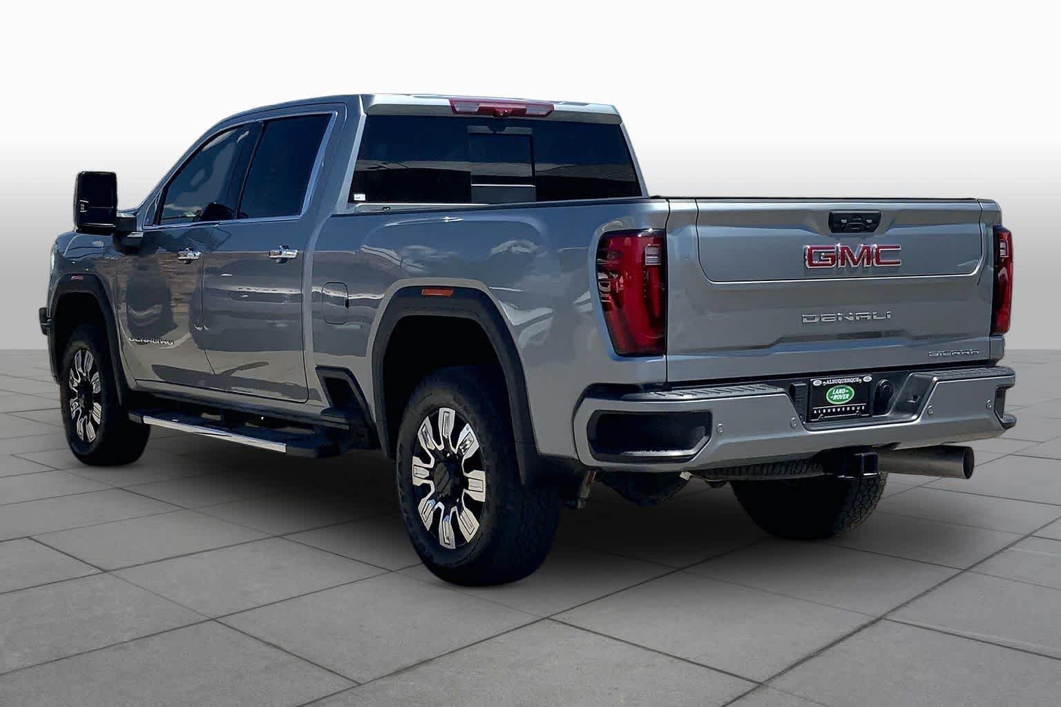 Used 2025 GMC Sierra 2500 Denali w/ Denali Reserve Package AWD/4WD image 11
