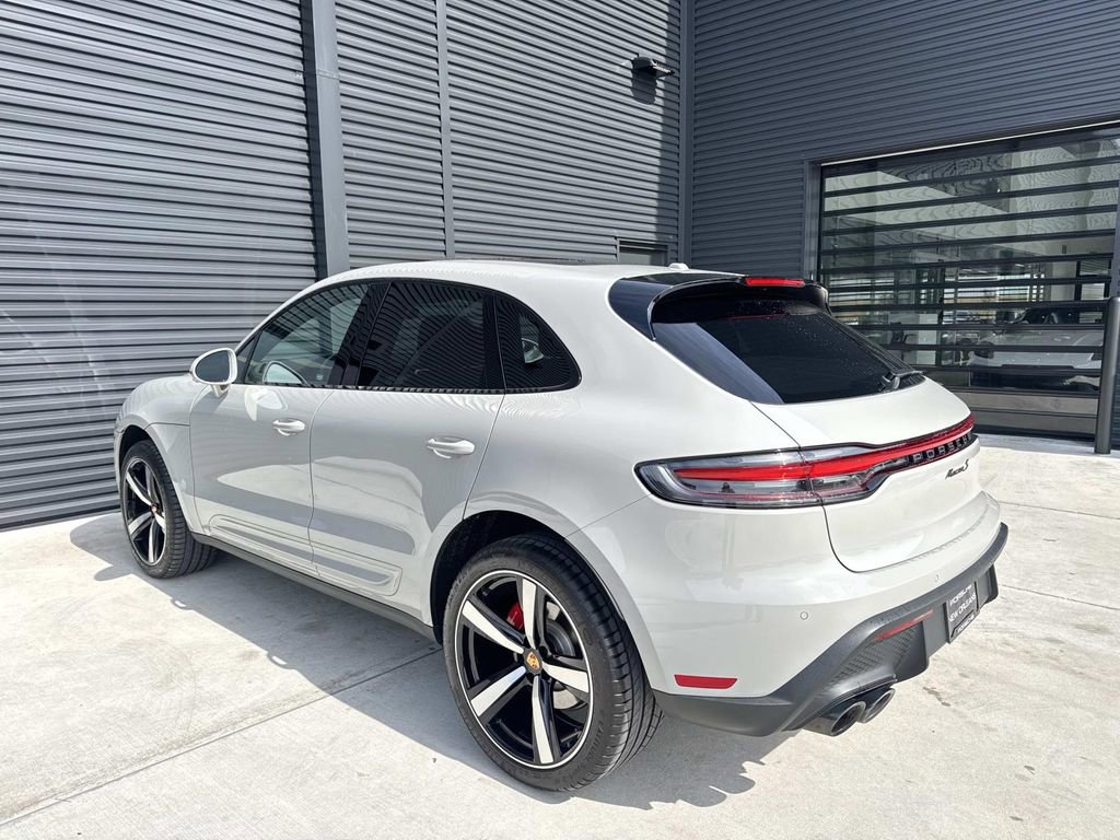 Certified 2025 Porsche Macan S image 3