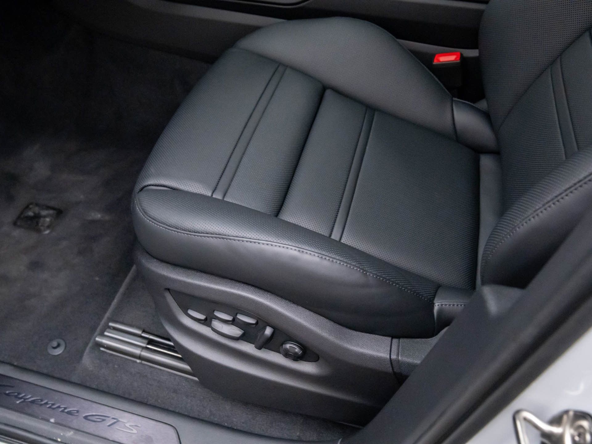 New 2026 Porsche Cayenne GTS image 16