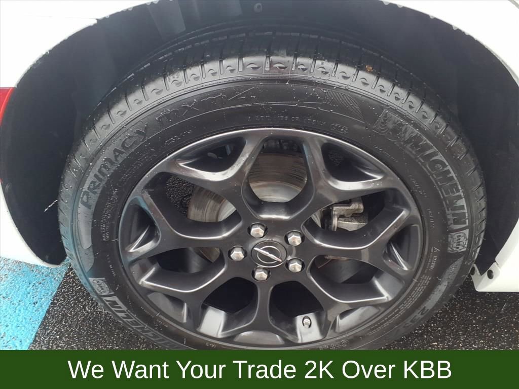 Used 2023 Chrysler 300 Touring L image 17