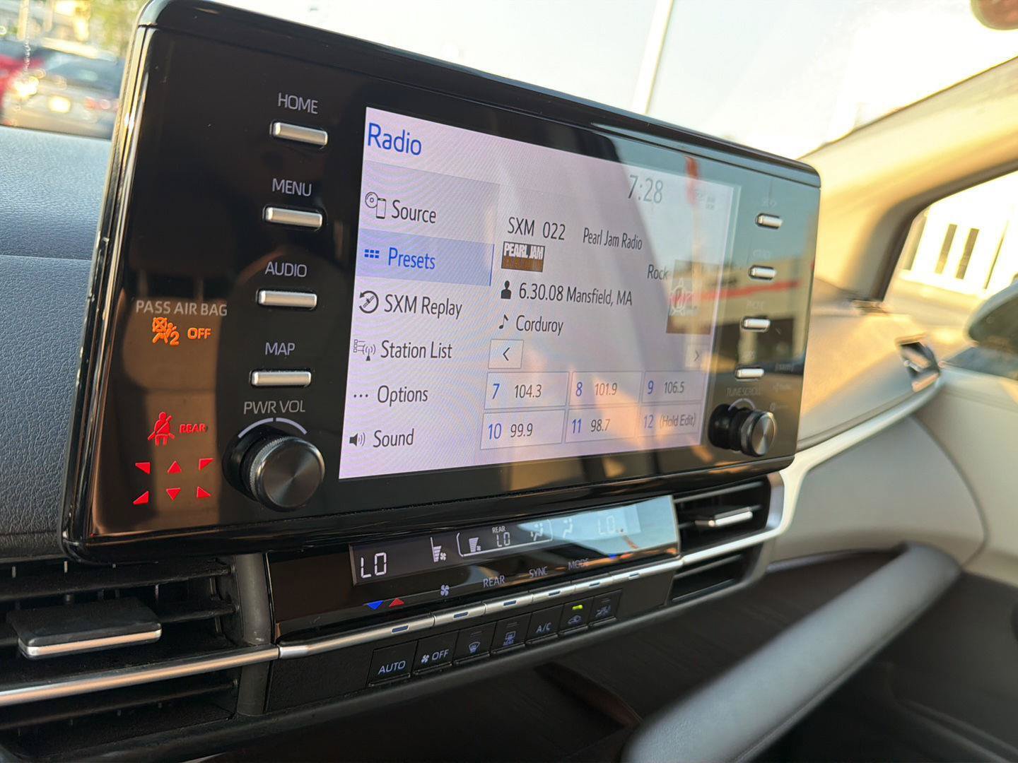 Used 2023 Toyota Sienna LE FWD image 22
