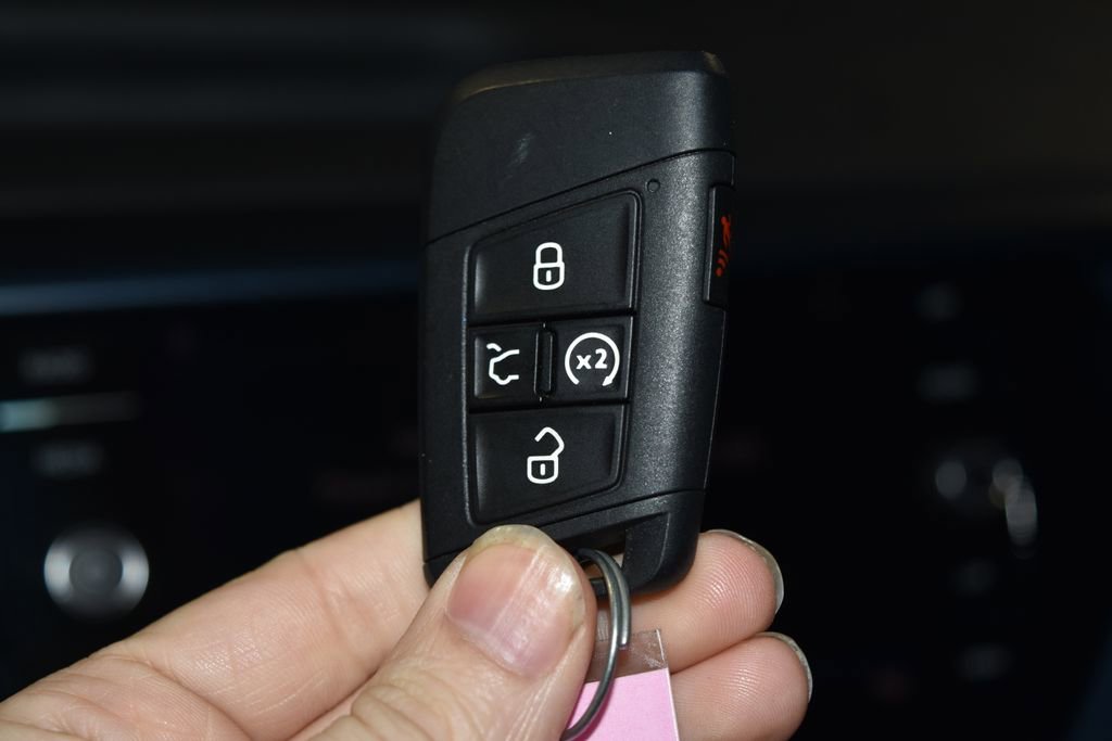 Certified 2023 Volkswagen Taos SE image 15