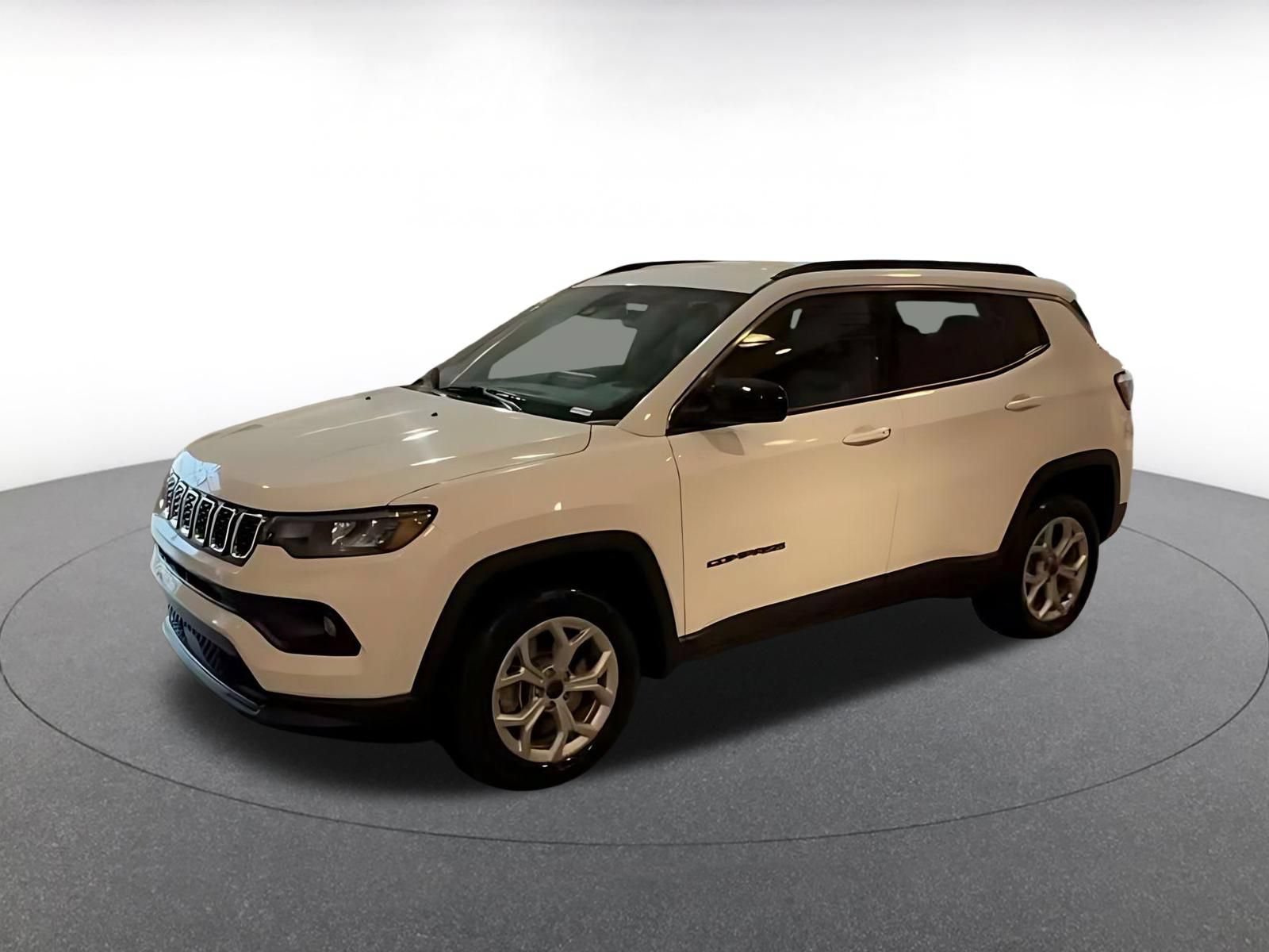 Used 2025 Jeep Compass Latitude AWD/4WD image 7