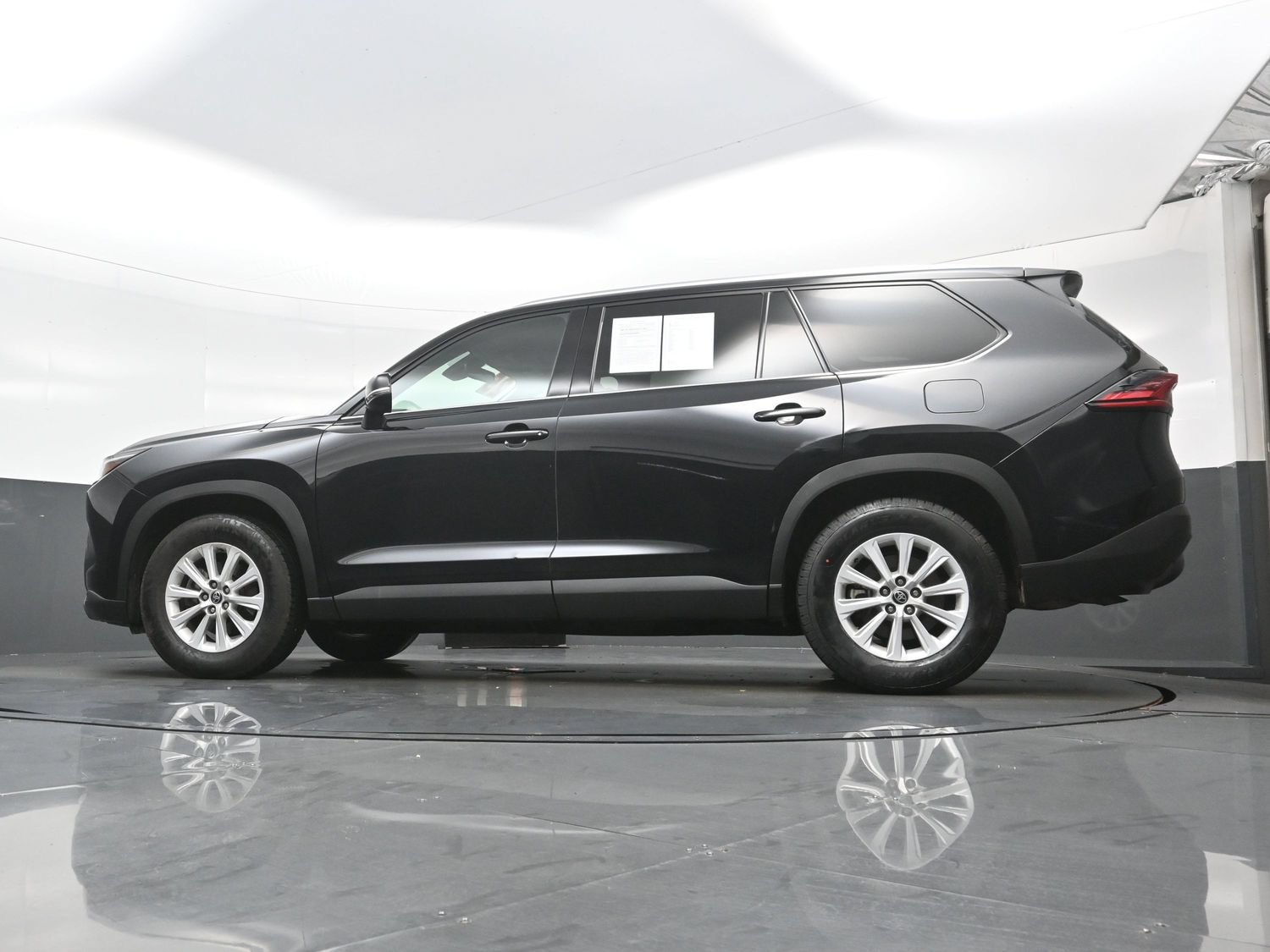 Used 2025 Toyota Grand Highlander AWD image 30