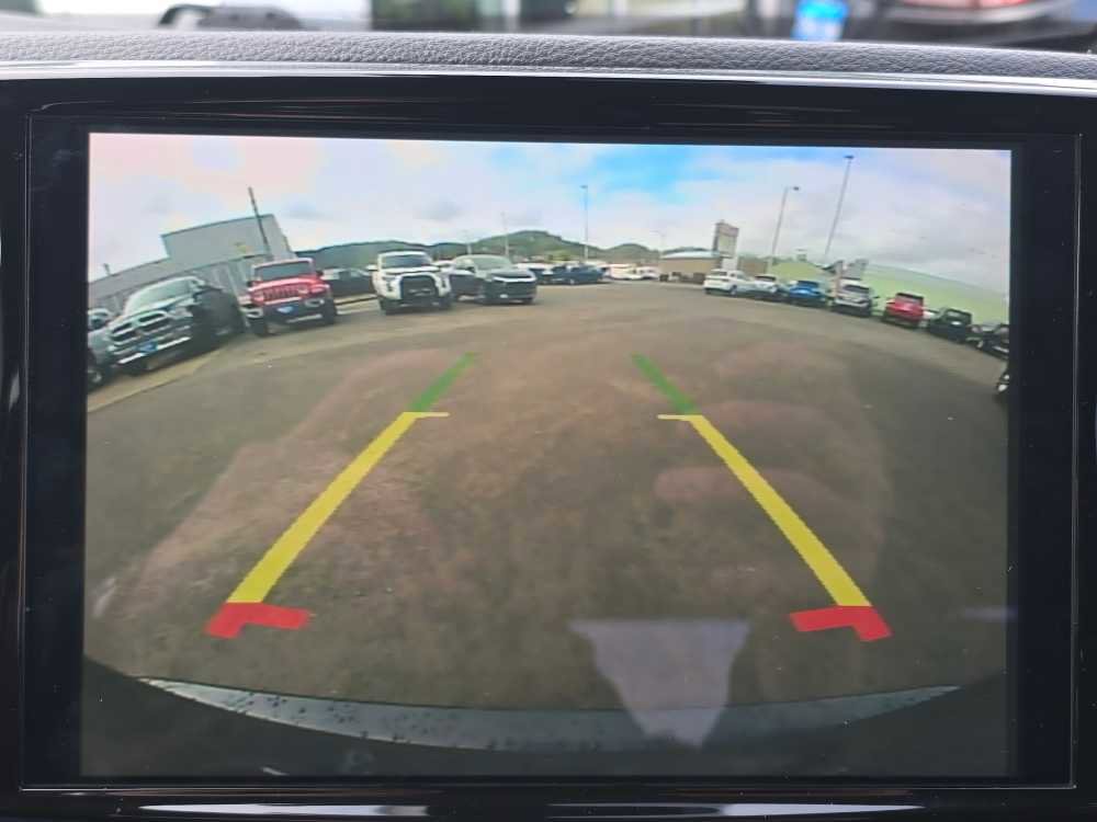 Used 2024 Chrysler Pacifica Limited image 20