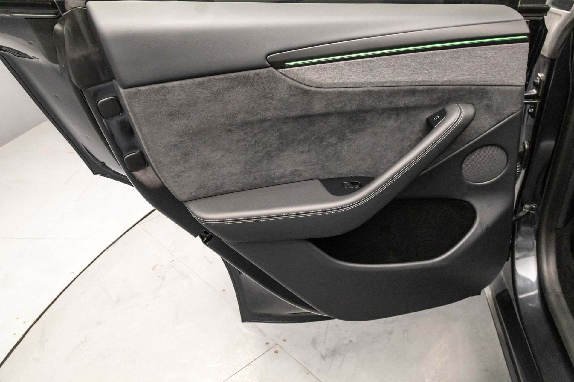 Used 2026 Tesla Model Y AWD image 30