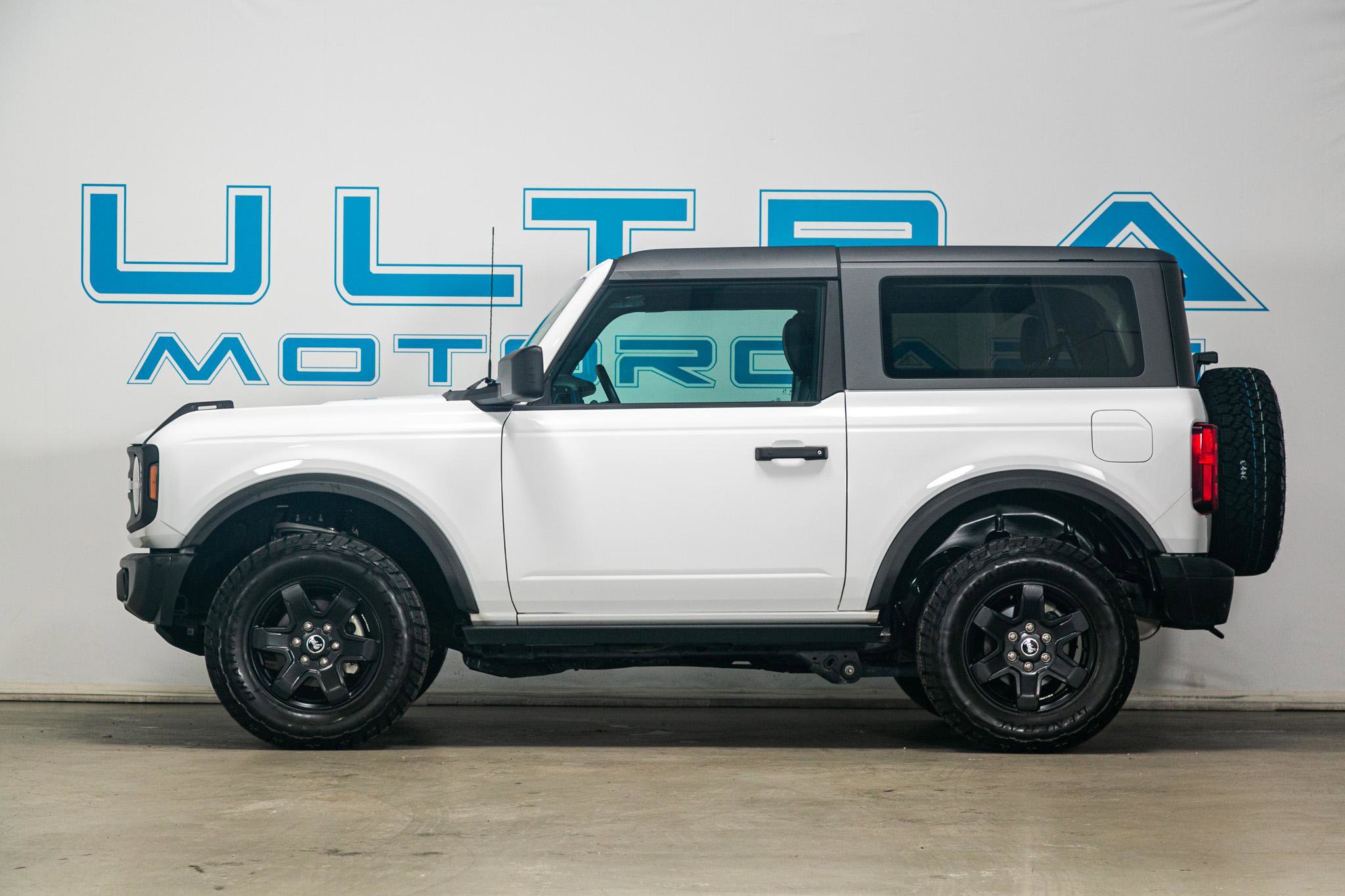 Used 2022 Ford Bronco Black Diamond image 3