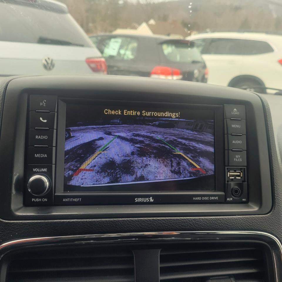 Used 2019 Dodge Grand Caravan SE w/ UConnect Hands-Free Group image 17