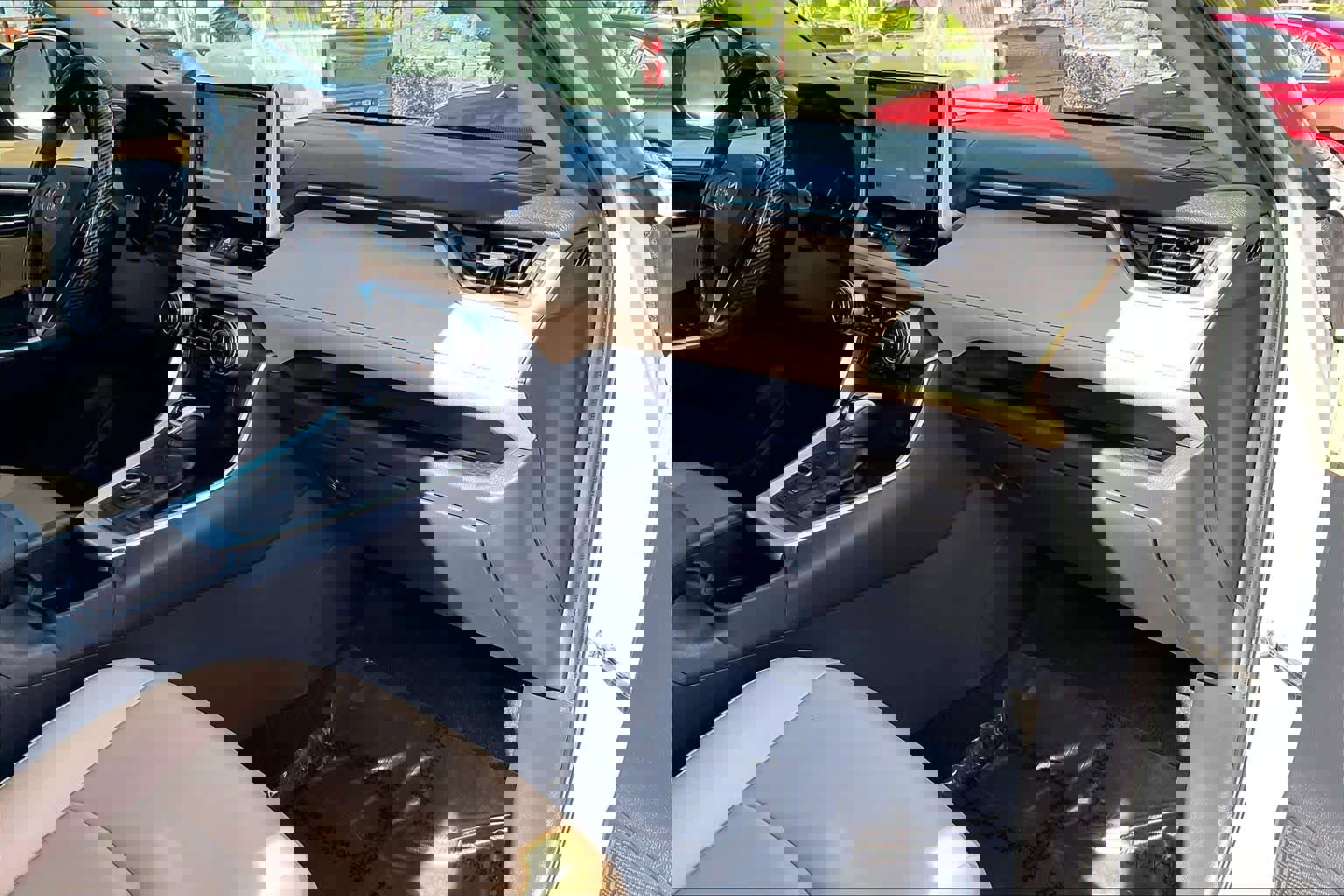 Used 2022 Toyota RAV4 XLE Premium image 16