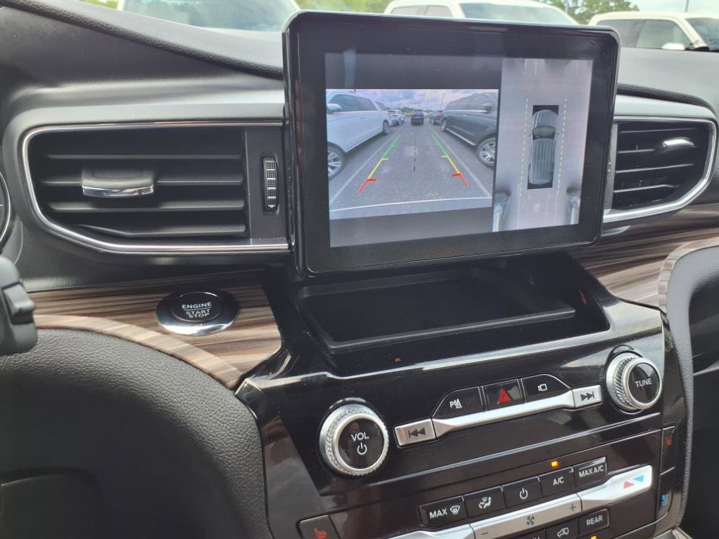 Used 2023 Ford Explorer Limited image 16