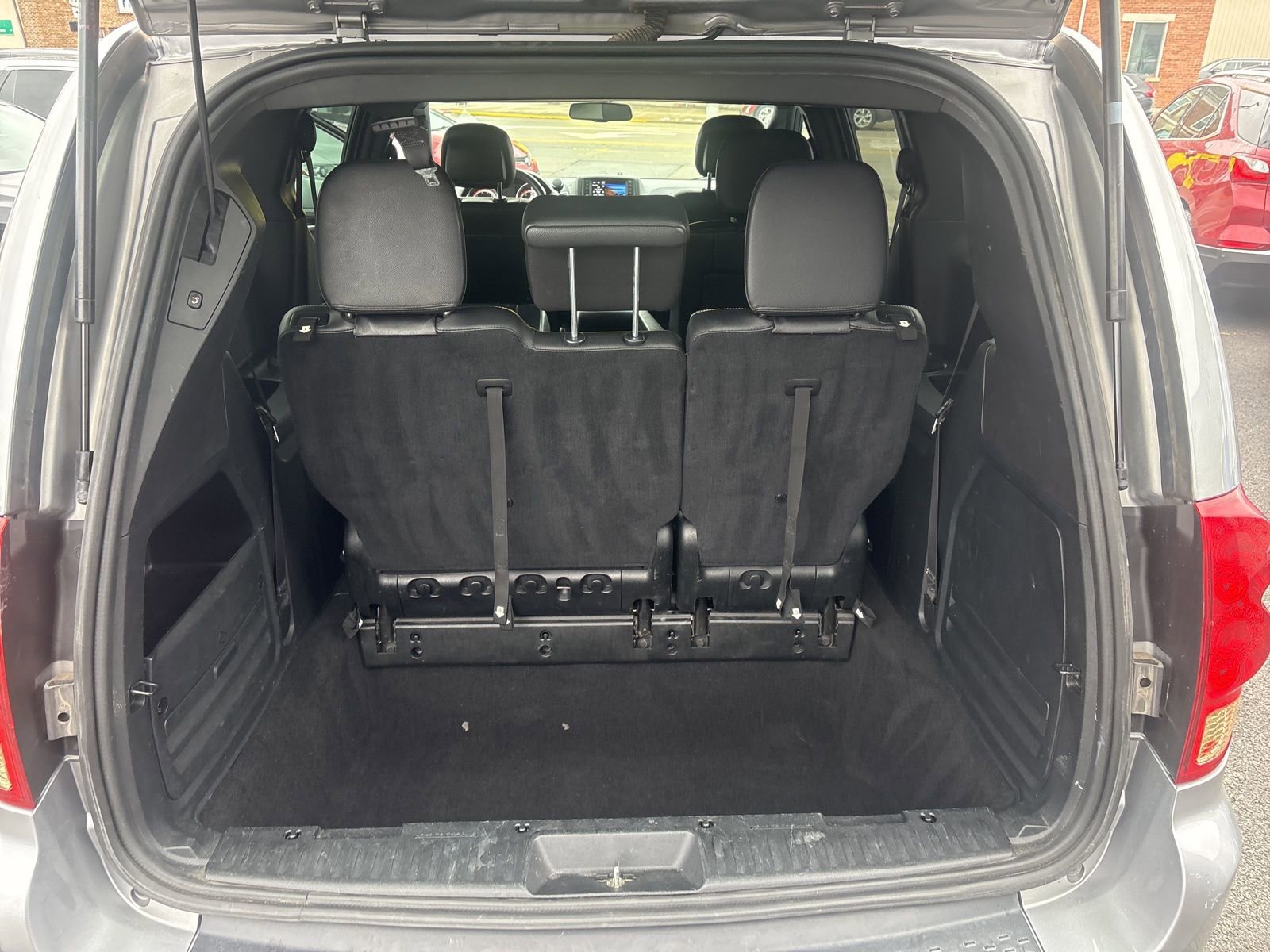 Used 2016 Dodge Grand Caravan SXT image 16