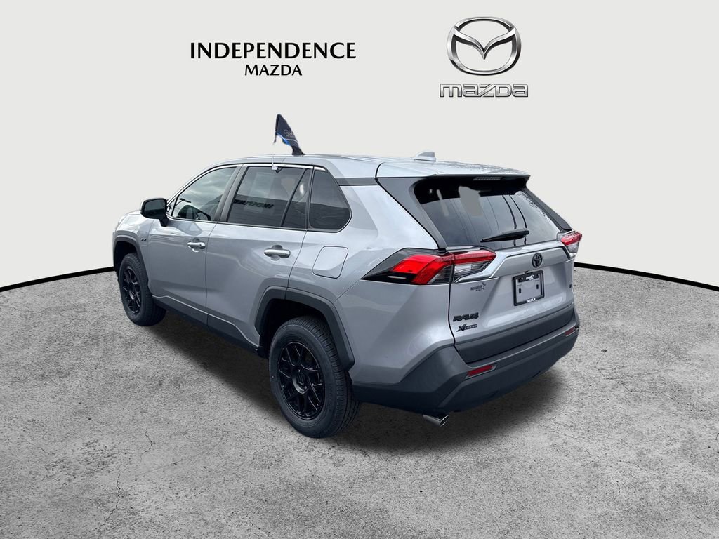 Used 2022 Toyota RAV4 LE image 5