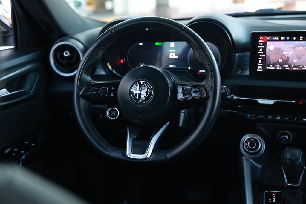 Used 2024 Alfa Romeo Tonale Ti w/ Premium Interior Package AWD/4WD image 27