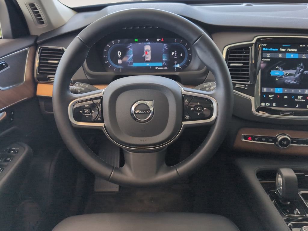 Used 2025 Volvo XC90 B6 Plus image 11