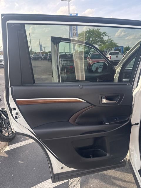 Used 2018 Toyota Highlander Limited image 20
