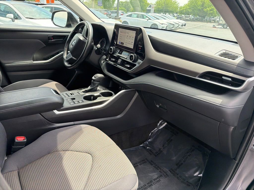 Certified 2024 Toyota Highlander LE AWD/4WD image 10