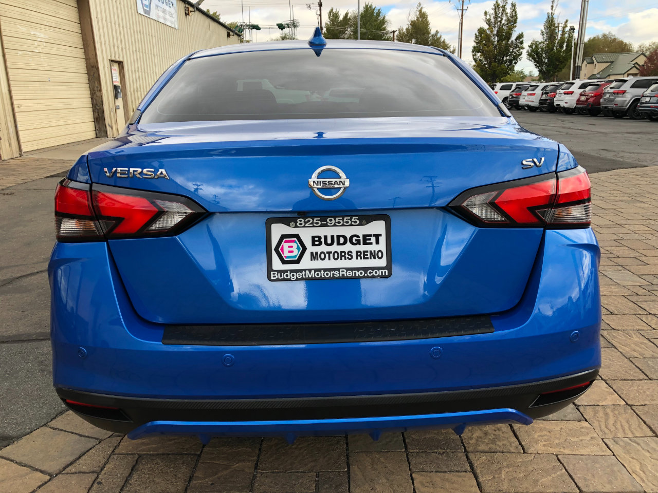 Used 2021 Nissan Versa SV image 3
