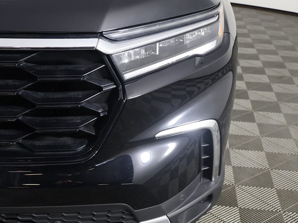 Used 2023 Honda Pilot Touring image 17