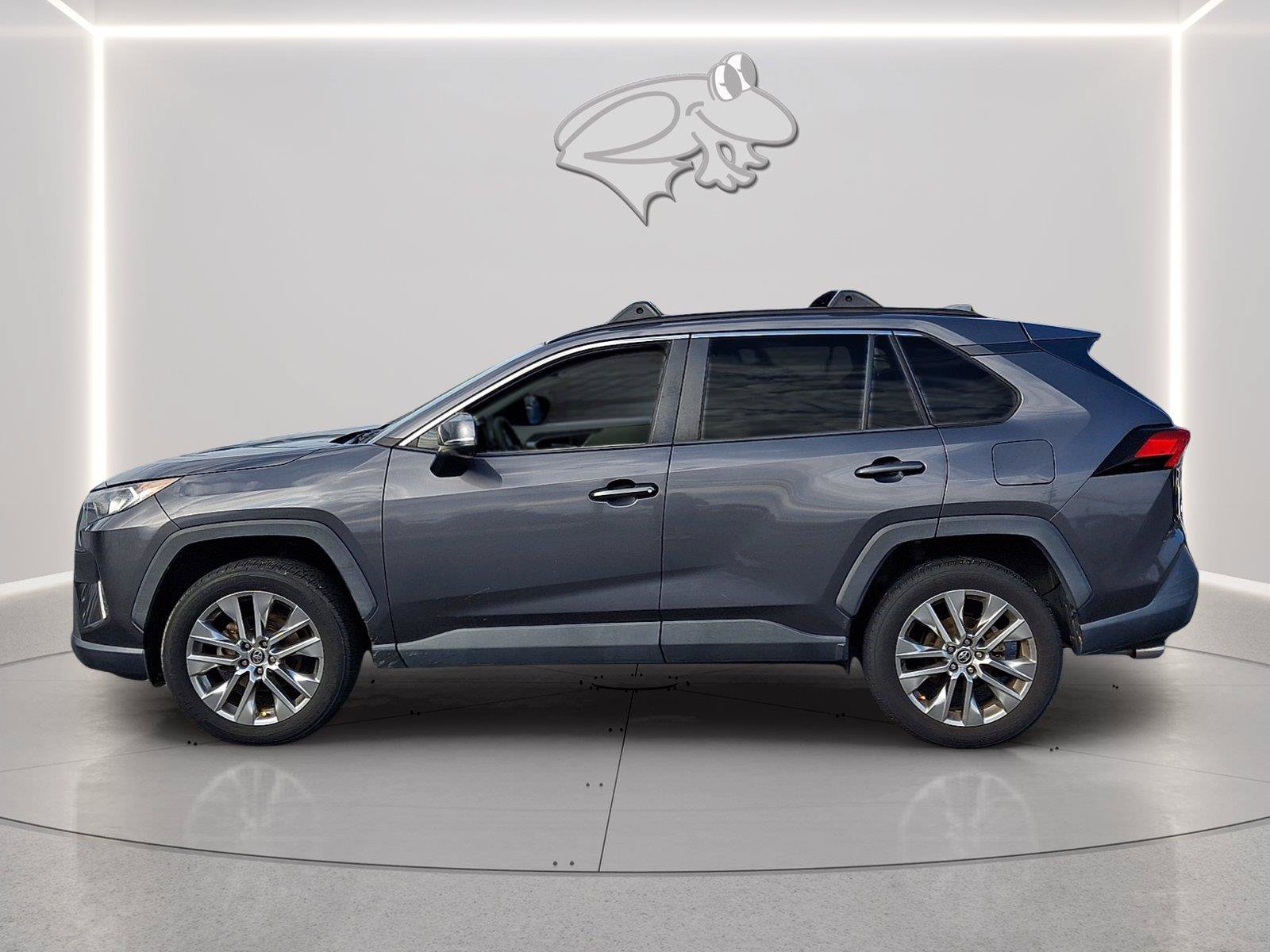 Used 2020 Toyota RAV4 XLE Premium FWD image 2