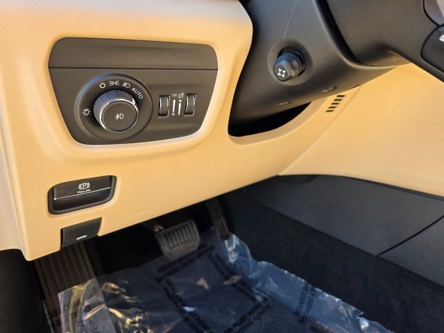 New 2025 Jeep Grand Cherokee L Limited w/ Luxury Tech Group II image 25