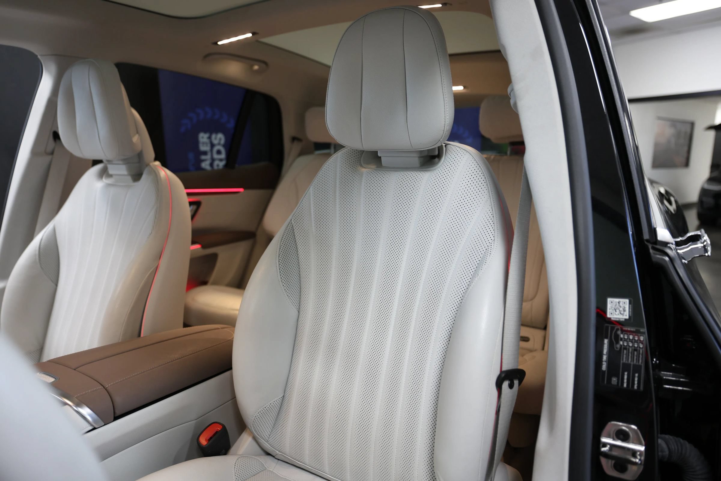 Used 2023 Mercedes-Benz EQS 580 4MATIC SUV image 28