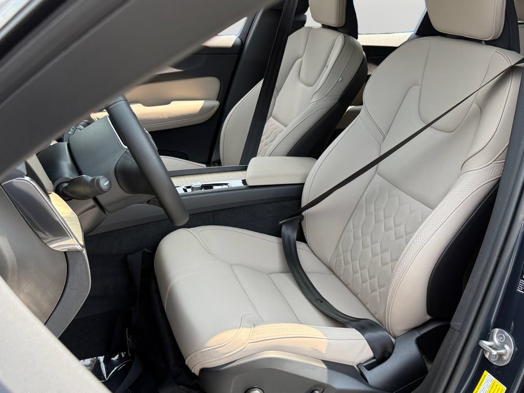 Certified 2026 Volvo XC60 B5 Plus w/ Climate Package AWD/4WD image 18
