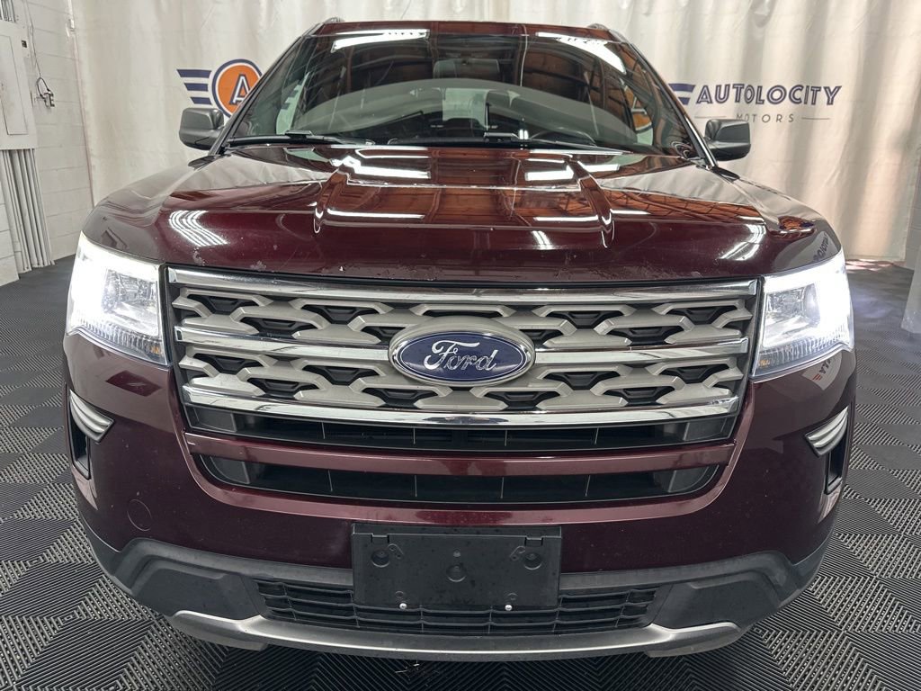 Used 2018 Ford Explorer XLT image 3
