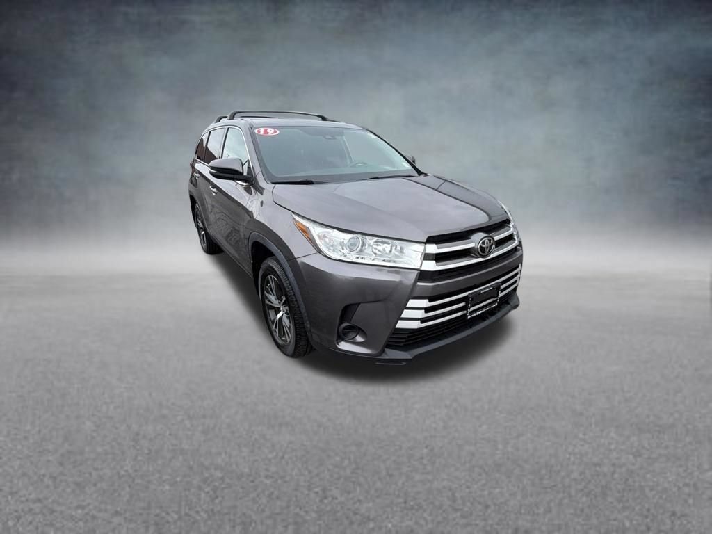 Used 2019 Toyota Highlander LE AWD/4WD image 8