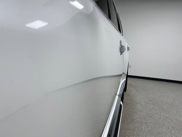 Used 2015 Lexus LX 570 4WD w/ Luxury Package image 12