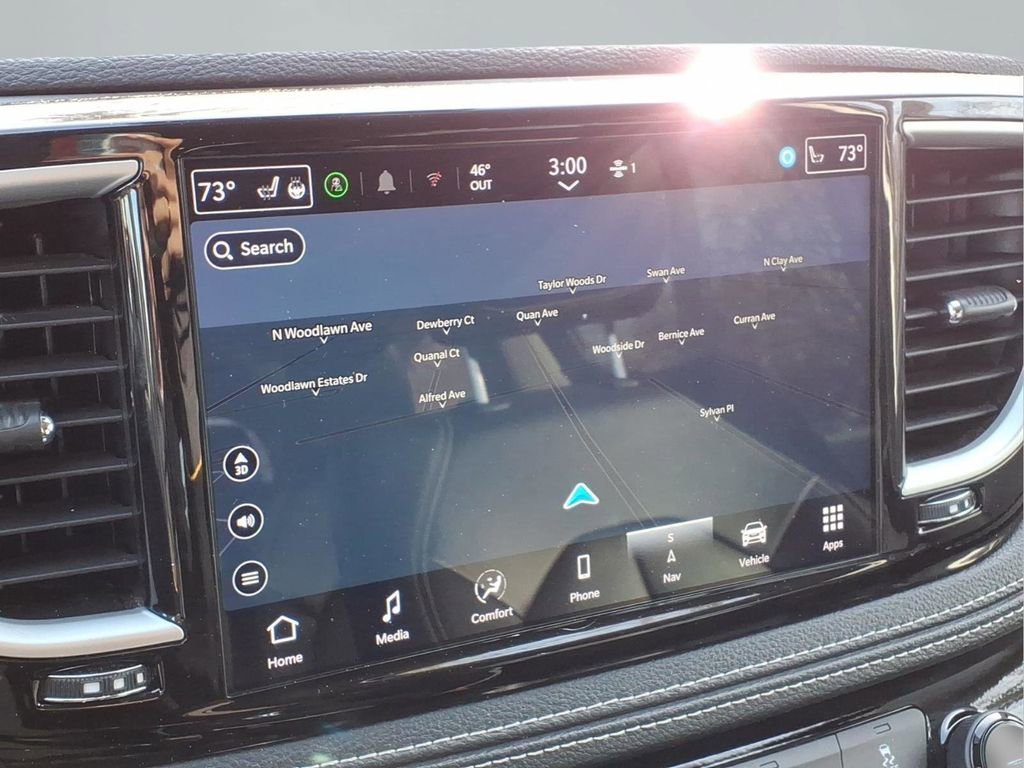 Used 2024 Chrysler Pacifica Limited FWD image 8