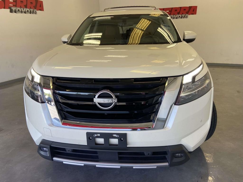Used 2023 Nissan Pathfinder Platinum w/ Cargo Package AWD/4WD image 8