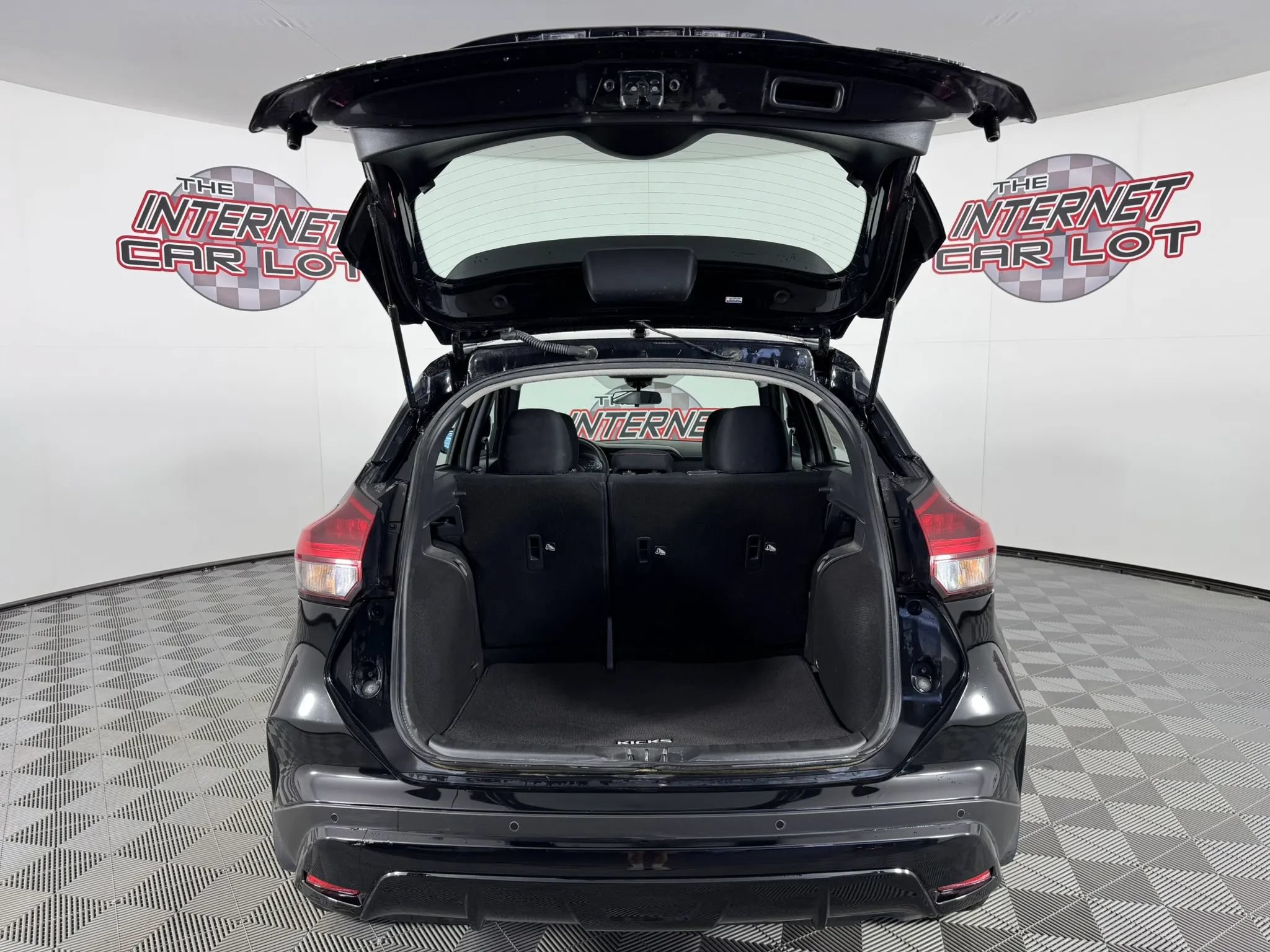 Used 2024 Nissan Kicks SR FWD image 27