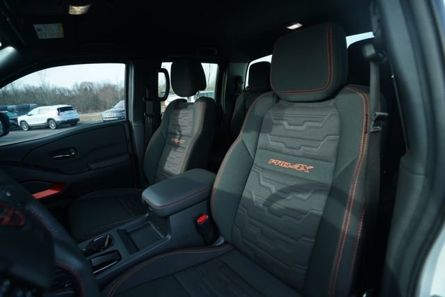 Used 2024 Nissan Frontier PRO-4X w/ Technology Package image 34