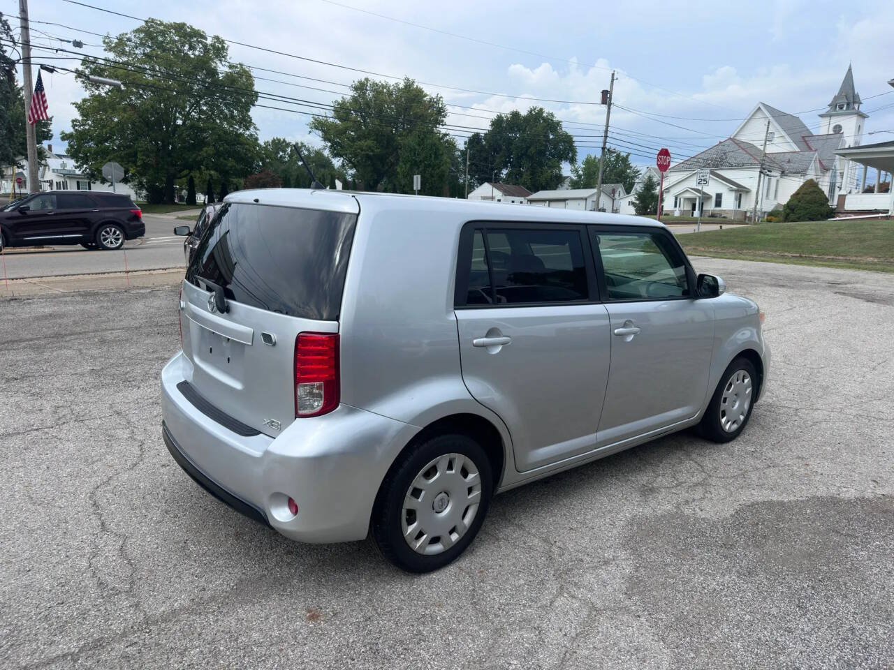 Used 2014 Scion xB FWD image 6