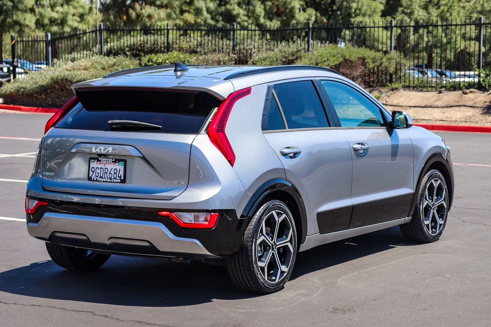 Used 2023 Kia Niro EX Touring FWD image 7