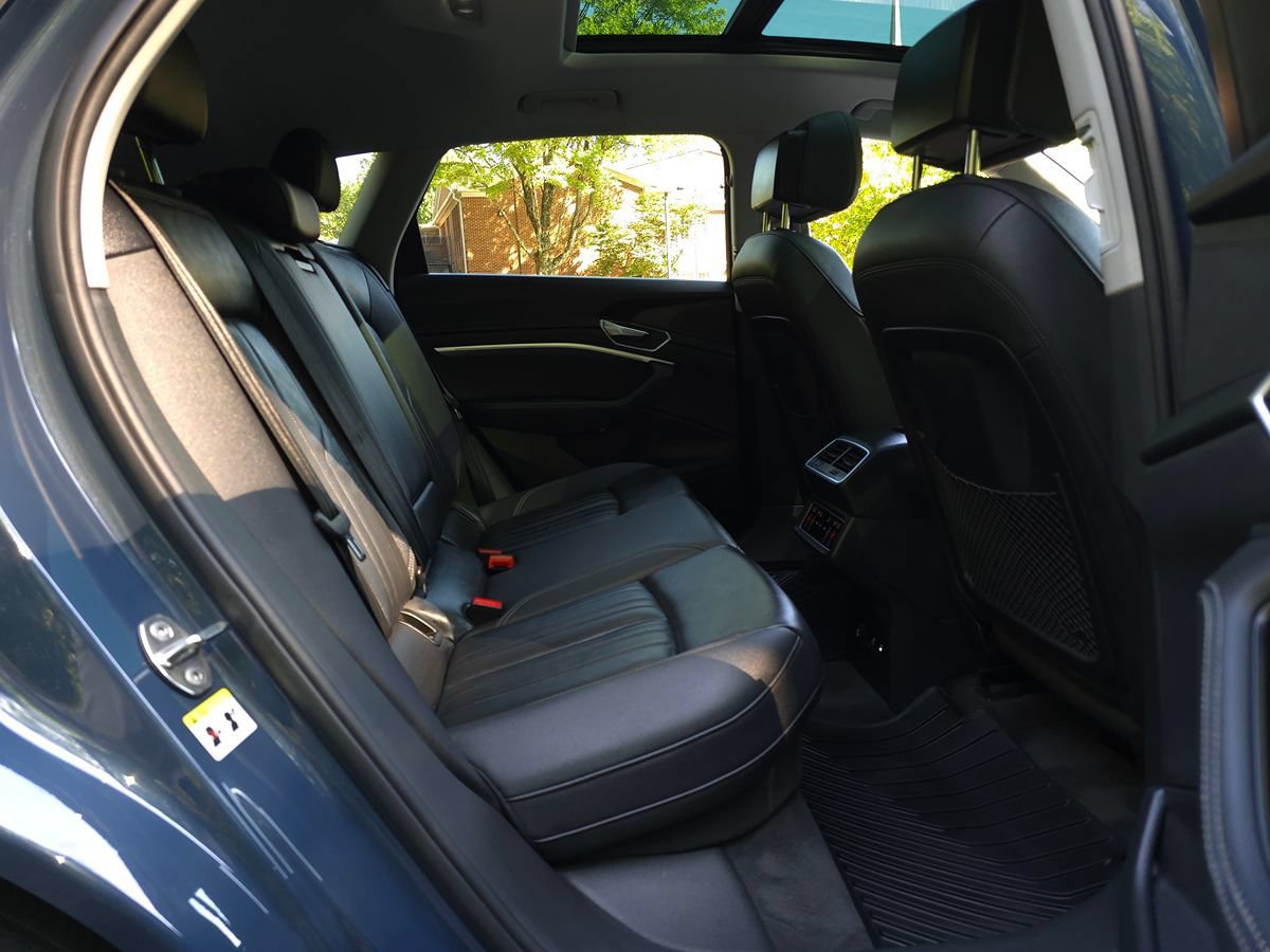 Used 2024 Audi Q8 e-tron Premium AWD/4WD image 19