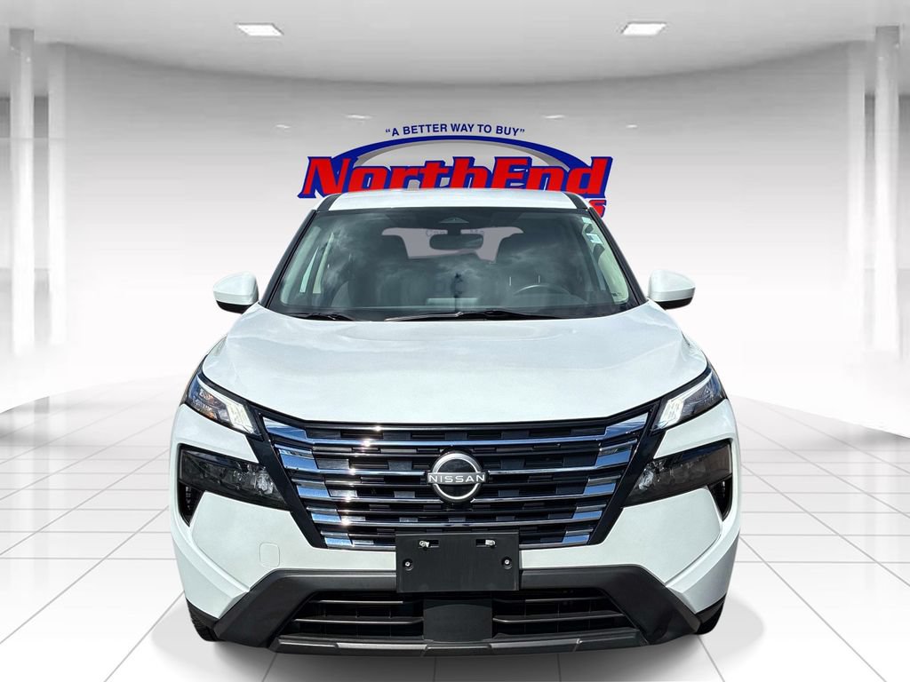 Used 2024 Nissan Rogue SV AWD/4WD image 2