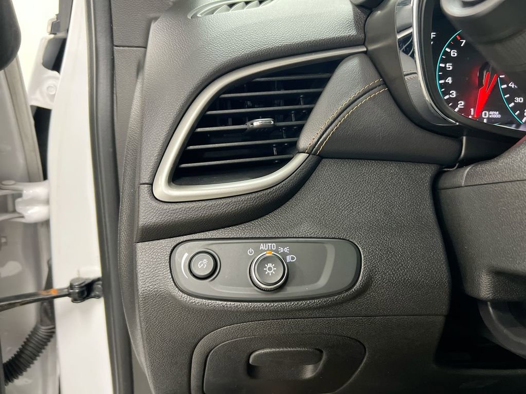 Used 2019 Chevrolet Trax LT w/ LT Convenience Package image 18