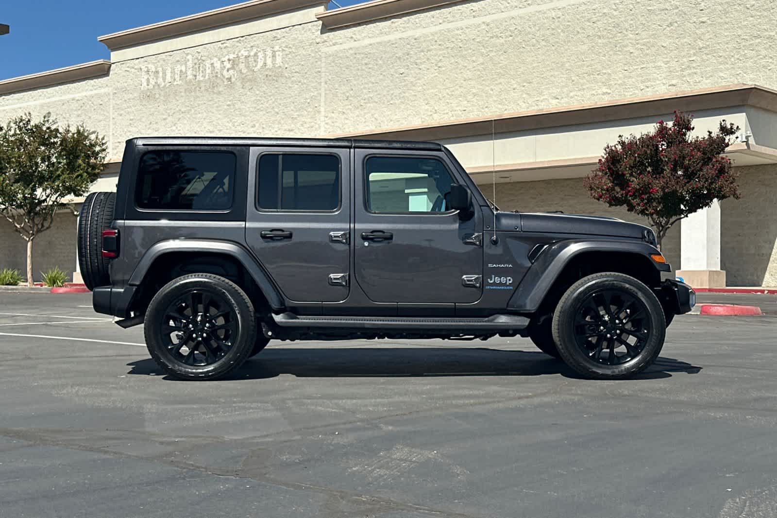 Used 2023 Jeep Wrangler Unlimited Sahara AWD/4WD image 9
