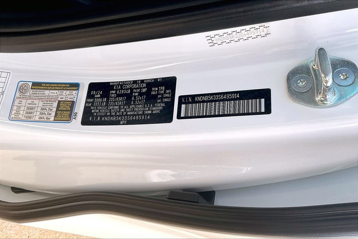 Used 2025 Kia Carnival FWD image 23